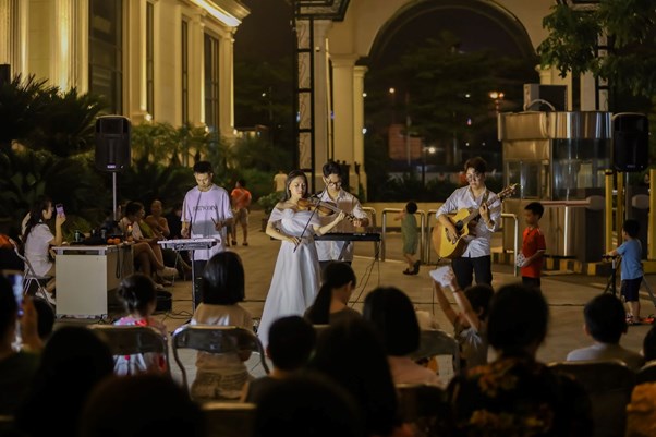 kh244ng-gian-39nh224-sunshine39-bung-suc-song-giua-m249a-thu-tuyet-dep_21.jpg