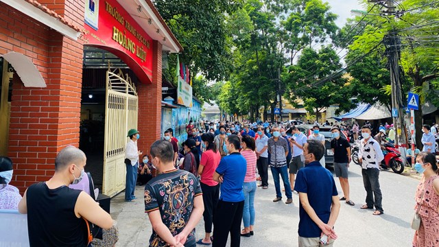 Không tiêm vaccine Covid-19, người dân phải viết cam kết