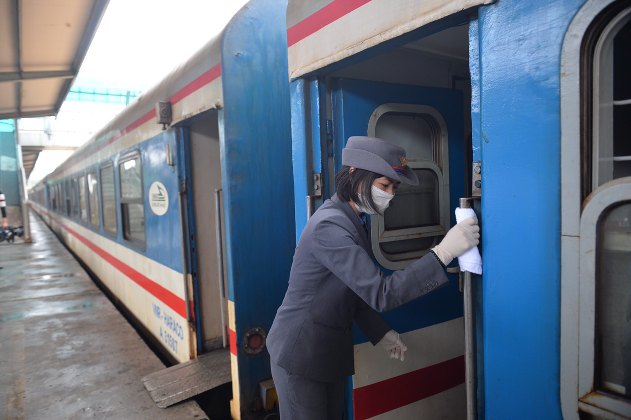 Khách ồ ạt trả vé, đường sắt tiếp tục đối diện với khó khăn