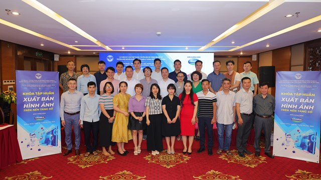 Khai giảng khóa tập huấn 'Xuất bản hình ảnh trên nền tảng số' tại Hạ Long