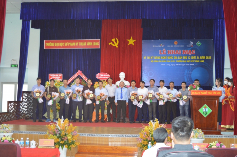 Tham dự kỳ thi có 46 thí sinh đến từ 18 đoàn (Bộ NN&PTNT, Bộ Công thương, Bộ GTVT, Hiệp hội Giáo dục nghề nghiệp (GDNN) và nghề Công tác xã hội (CTXH), 14 đoàn đến từ các tỉnh, thành phố).