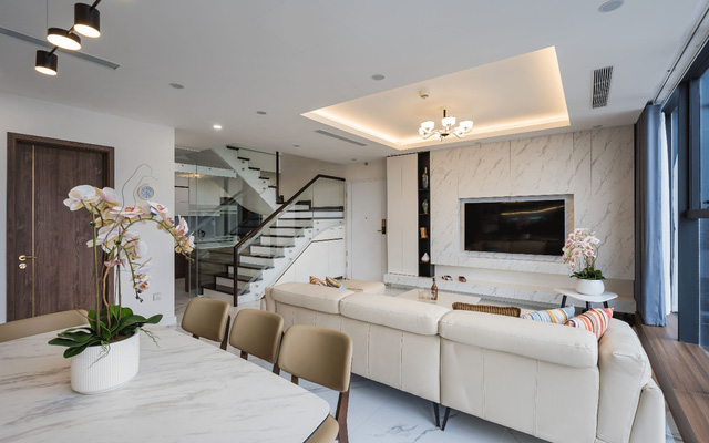 Khám phá căn hộ duplex sở hữu tầm view bao trọn sông Hồng trong khu nhà giàu bậc nhất Hà Nội - Ảnh 2. Khám phá căn hộ duplex sở hữu tầm view bao trọn sông Hồng trong khu nhà giàu bậc nhất Hà Nội - Ảnh 2.