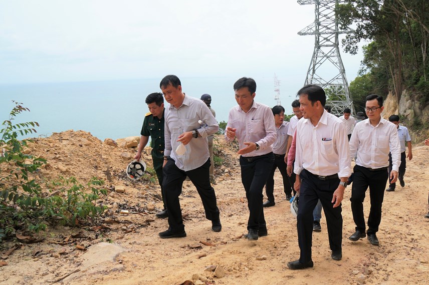 khan-truong-day-nhanh-tien-do-c244ng-tr236nh-duong-d226y-220kv-vuot-bien-ki234n-b236nh-ph250-quoc_1.jpg khan-truong-day-nhanh-tien-do-c244ng-tr236nh-duong-d226y-220kv-vuot-bien-ki234n-b236nh-ph250-quoc_1.jpg