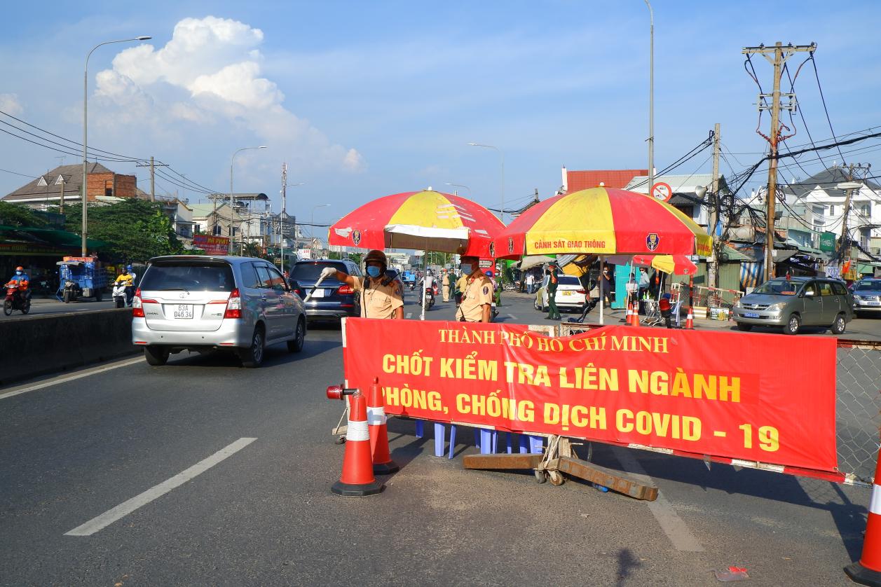 Khẩn trương nghiên cứu phương án 'miễn giấy thông hành' cho xe chở hàng thiết yếu