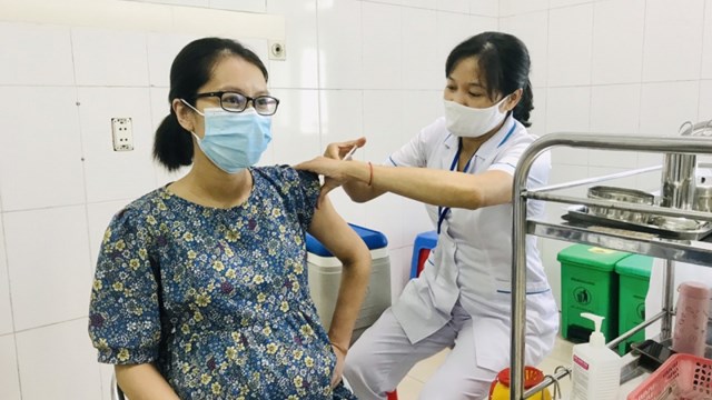 Khẩn trương tiêm vaccine phòng Covid-19 cho phụ nữ mang thai