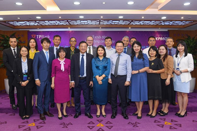 TPBank ESG 4: Các đại biểu tham dự sự kiện chụp ảnh kỷ niệm tại lễ khởi động Dự án ESG