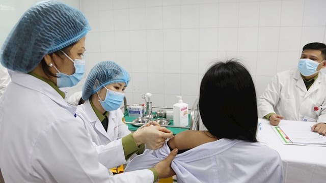 Khi nào nên uống thuốc hạ sốt sau tiêm vaccine Covid-19