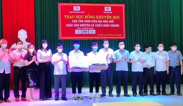 khi-tre-mo-c244i-do-dai-hoc_2.jpg