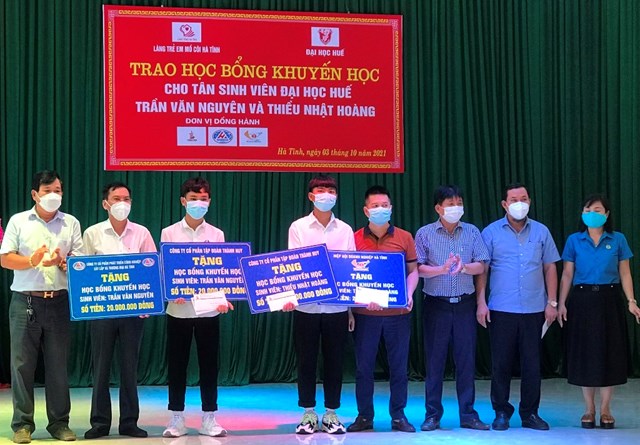 khi-tre-mo-c244i-do-dai-hoc_4.jpg