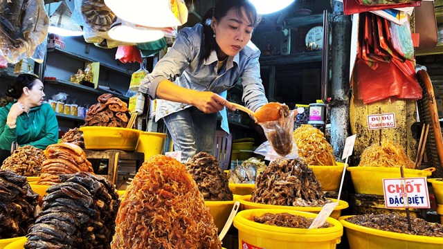 Khoảng 180 gian hàng tham gia ngày hội mắm Châu Đốc