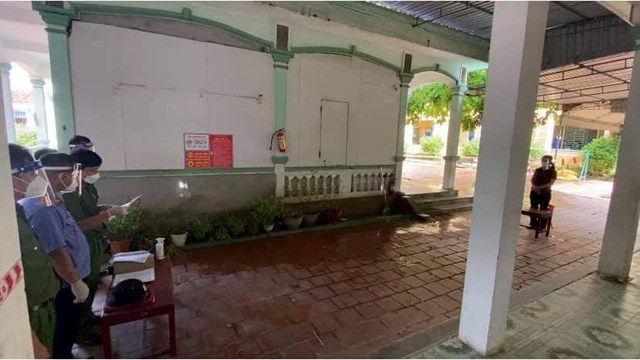 Khởi tố người phụ nữ cởi đồ trốn cách ly