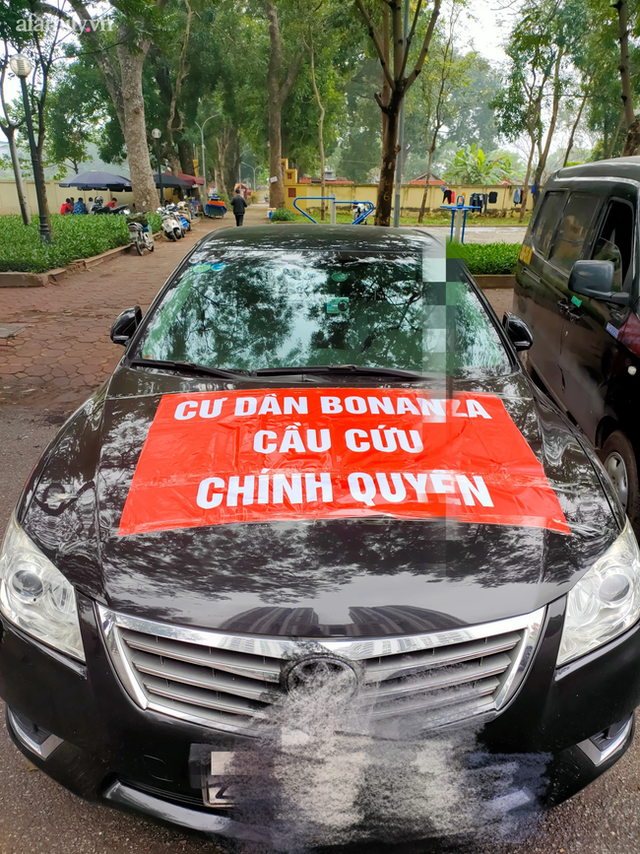 Khốn khổ vì mua phải chung cư treo Cầu Giấy bán Nam Từ Liêm: Chủ đầu tư vẫn im lặng, hàng trăm cư dân tiếp tục diễu hành yêu cầu thanh tra - Ảnh 5. Khốn khổ vì mua phải chung cư treo Cầu Giấy bán Nam Từ Liêm: Chủ đầu tư vẫn im lặng, hàng trăm cư dân tiếp tục diễu hành yêu cầu thanh tra - Ảnh 5.