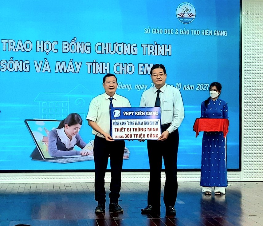 ki234n-giang-chuong-tr236nh-39s243ng-v224-m225y-t237nh-cho-em39-ho-tro-hoc-sinh-ngh232o-hieu-hoc_1.jpg ki234n-giang-chuong-tr236nh-39s243ng-v224-m225y-t237nh-cho-em39-ho-tro-hoc-sinh-ngh232o-hieu-hoc_1.jpg