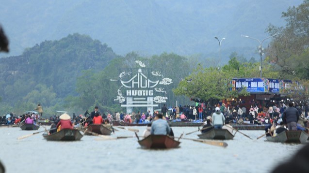 Kiểm soát 4.500 thuyền, đò chở khách vào chùa Hương đi lễ đảm bảo an toàn