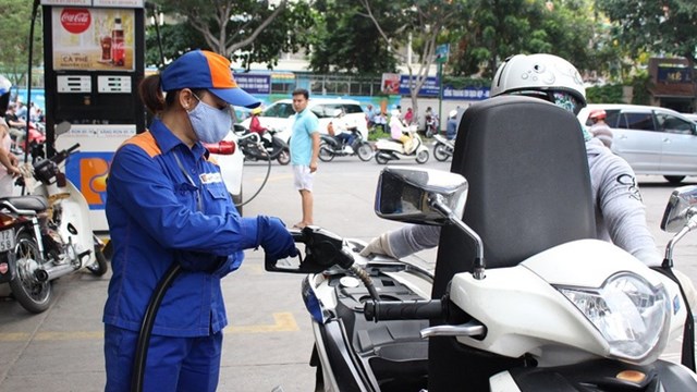 Kiểm soát tăng giá hàng thiết yếu trước 'bão xăng' và dịch bệnh Covid-19