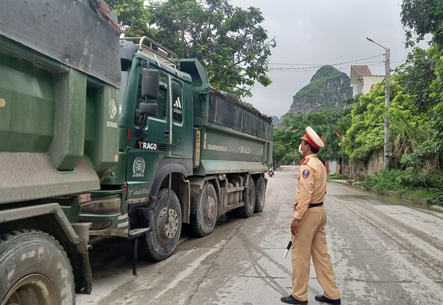 kim-bang-h224-nam-xu-phat-nhieu-xe-tai-cho-d225-roi-v227i-g226y-244-nhiem-m244i-truong_3.jpg kim-bang-h224-nam-xu-phat-nhieu-xe-tai-cho-d225-roi-v227i-g226y-244-nhiem-m244i-truong_3.jpg