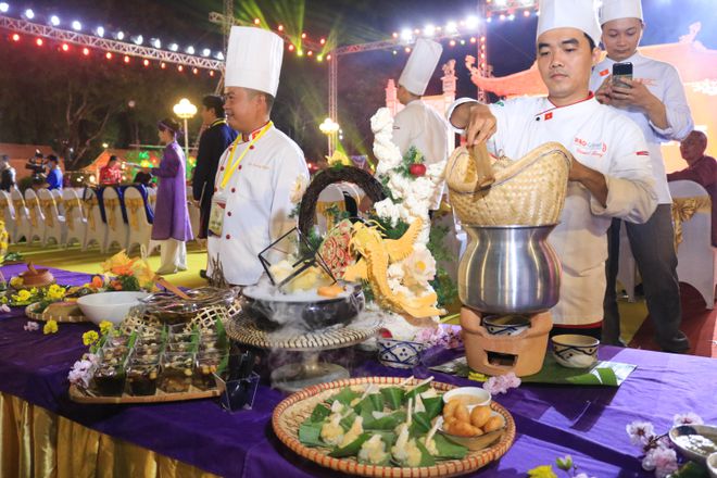 Kỷ lục Việt Nam: Chế biến cùng lúc 50 món xôi chè cung đình dân gian - ảnh 6
