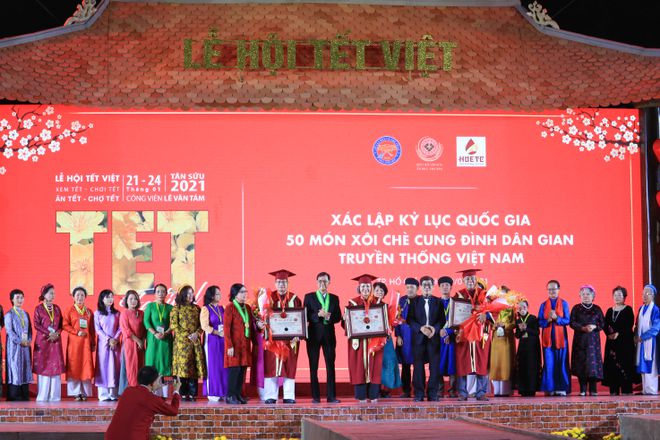Kỷ lục Việt Nam: Chế biến cùng lúc 50 món xôi chè cung đình dân gian - ảnh 8