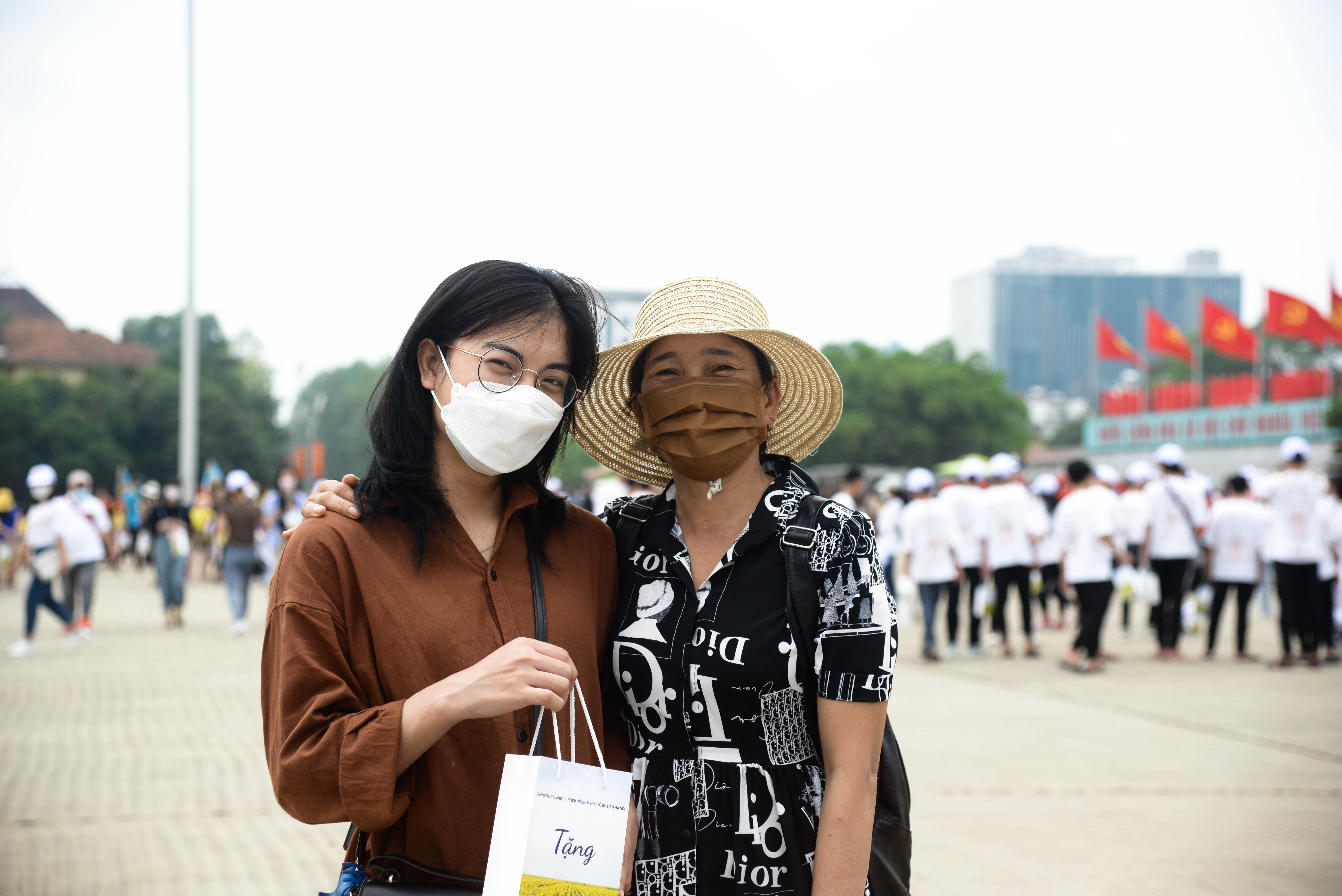 ky-niem-132-nam-ng224y-sinh-nhat-b225c-d242ng-nguoi-tu-khap-noi-do-ve-lang-b225c_11.jpg ky-niem-132-nam-ng224y-sinh-nhat-b225c-d242ng-nguoi-tu-khap-noi-do-ve-lang-b225c_11.jpg