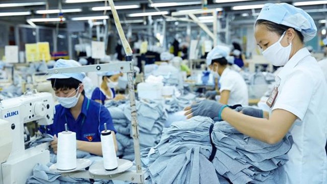 Làm sao thoát khỏi 'lao động giá rẻ'?