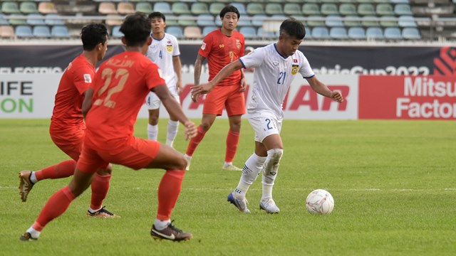 Lào chia tay AFF Cup bằng trận hòa kịch tính trước Myanmar