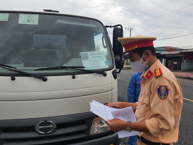 l225i-xe-v224-phu-xe-ra-v224o-dia-b224n-tinh-bac-li234u-kh244ng-duoc-c225ch-ly-tai-nh224_3.jpg