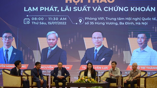 ‘Lãi suất tăng thì thị trường chứng khoán gay go’?