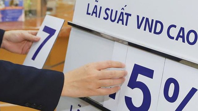 Lãi suất tiết kiệm lập mốc mới