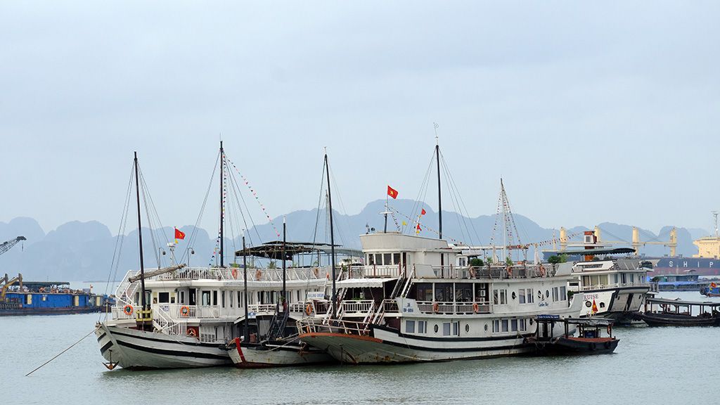 Làn sóng Covid-19 'đánh chìm' du lịch Quảng Ninh
