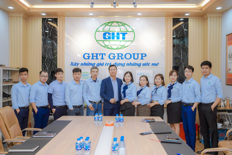 Lãnh đạo và nhân viên Công ty Cổ phần sản xuất thang máy GHT Group Việt Nam.