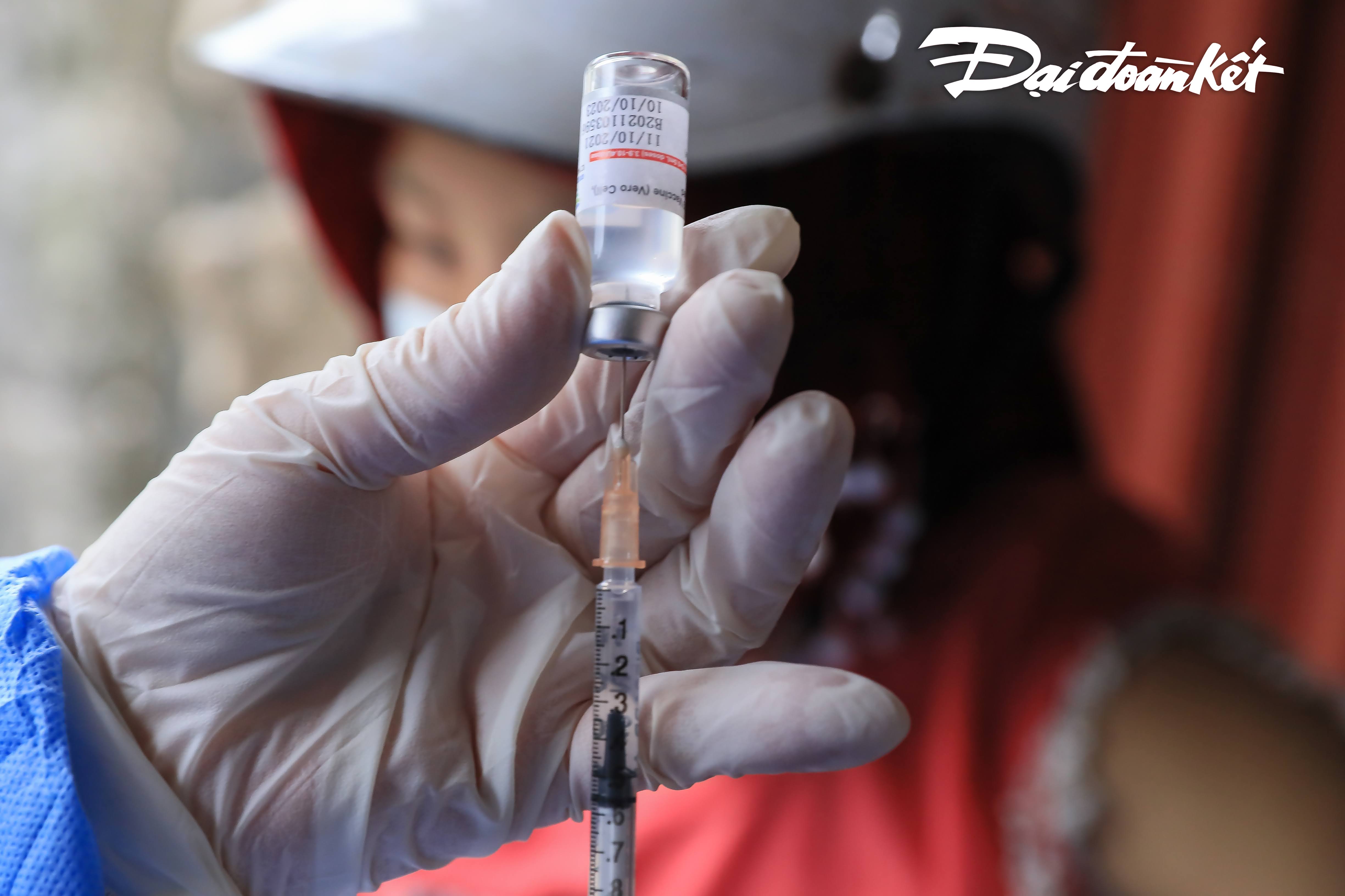 lap-chot-ti234m-vaccine-ph242ng-covid-19-tr234n-duong-cho-phi234n-o-x227-gi224ng-chu-ph236n_6.jpg