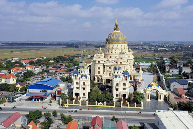 Lâu đài đồ sộ theo phong cách Tây của đại gia Việt: Đẳng cấp giàu có hay trưởng giả học làm sang? - Ảnh 8.