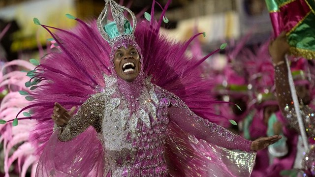 Lễ hội Carnival rực rỡ trở lại Brazil sau đại dịch 