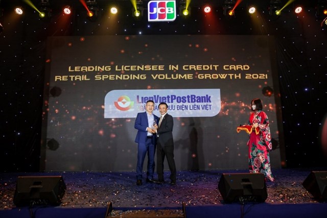 lienvietpostbank-duoc-vinh-danh-5-hang-muc-danh-gi225-cua-to-chuc-the-quoc-te_4.jpg lienvietpostbank-duoc-vinh-danh-5-hang-muc-danh-gi225-cua-to-chuc-the-quoc-te_4.jpg
