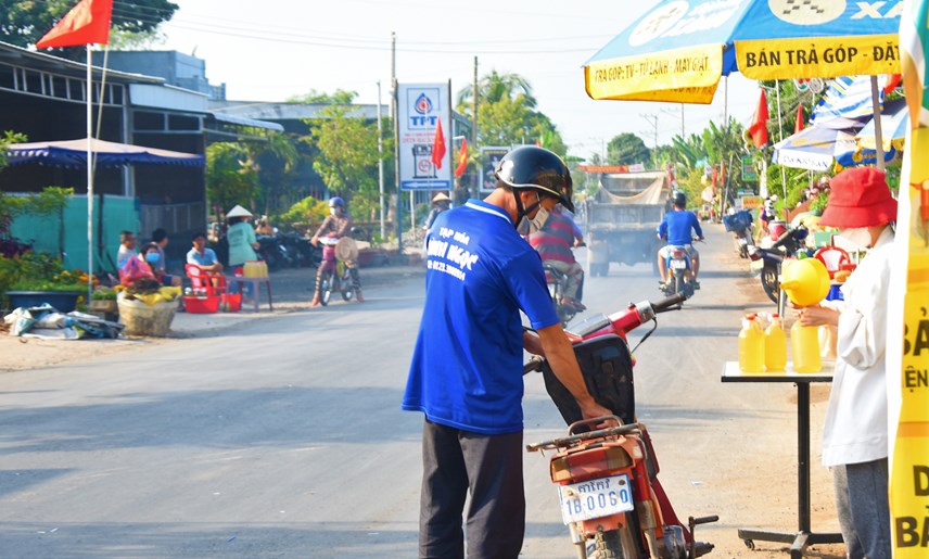loat-diem-b225n-xang-tu-ph225t-39moc39-ven-quoc-lo-91c_5.jpg loat-diem-b225n-xang-tu-ph225t-39moc39-ven-quoc-lo-91c_5.jpg