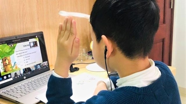 Lớp 1 học trực tuyến: Cần nhất là phụ huynh đồng hành