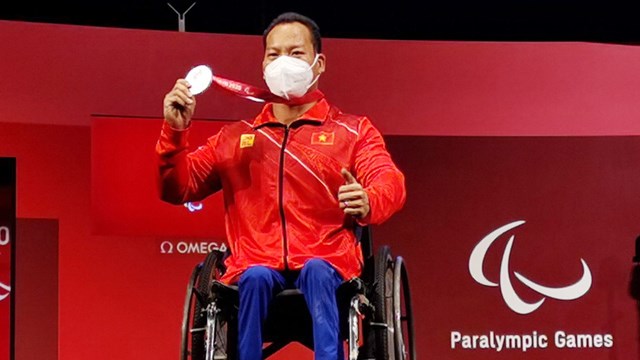 Lực sĩ Lê Văn Công giúp thể thao Việt Nam giành HCB Paralympic Tokyo 2021