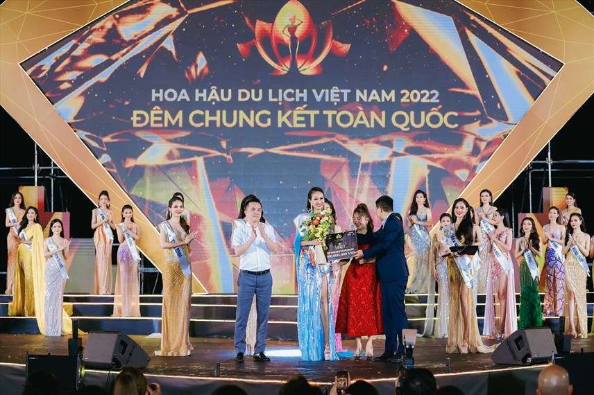 luong-ky-duy234n-dang-quang-hoa-hau-du-lich-viet-nam-2022_3.jpg