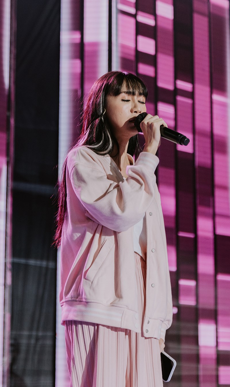 luu-thi234n-huong-l224m-ph249-thuy-226m-nhac-show-c249ng-h225t-l234n-n224o_3.jpg