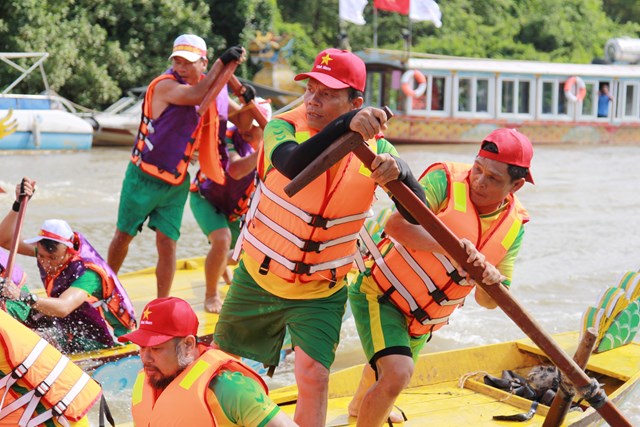 m224n-ruot-duoi-gay-can-trong-le-hoi-dua-thuyen-tai-h224-tinh_5.jpg m224n-ruot-duoi-gay-can-trong-le-hoi-dua-thuyen-tai-h224-tinh_5.jpg