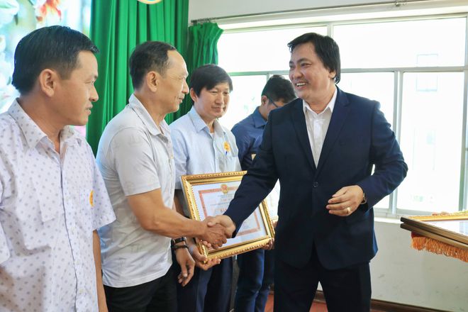 Mai đại cổ thụ, cúc tần thân gỗ, cây bích đào 'ôm' giải Hội hoa xuân 2021 - ảnh 1