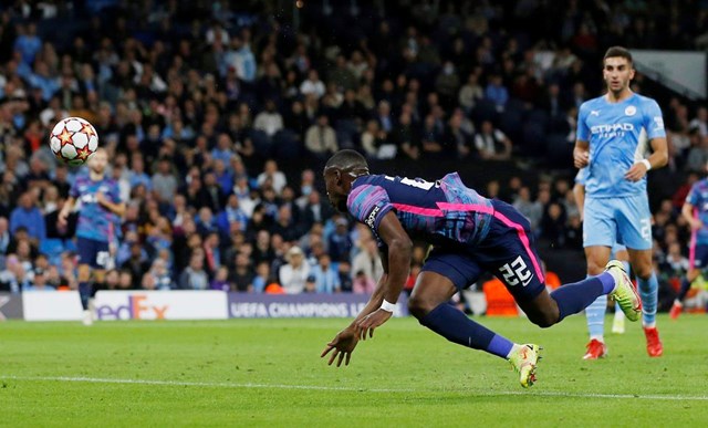 man-city-d225nh-tennis-tai-etihad-jack-grealish-t225i-hien-th224nh-t237ch-cua-rooney_2.jpg