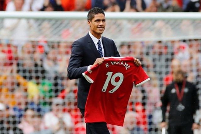 man-united-ra-mat-hai-bom-tan-de-tiep-tuc-bay-cao-tai-v242ng-2-ngoai-hang-anh_2.jpg man-united-ra-mat-hai-bom-tan-de-tiep-tuc-bay-cao-tai-v242ng-2-ngoai-hang-anh_2.jpg