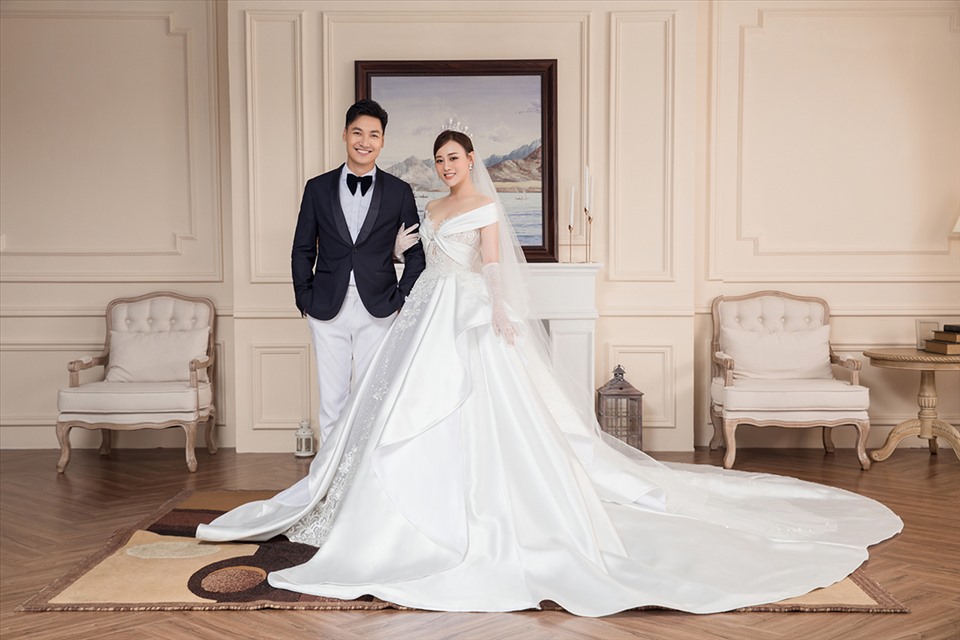 Ở tập mới phát sóng, Nam (Phương Oanh) đã chính thức nhận lời cầu hôn của Long (Mạnh Trường). Hai gia đình gấp rút chuẩn bị đám cưới trong lúc cụ Dần (NSND Như Quỳnh) nguy kịch tại bệnh viện sau cú sốc bị con dâu chỉ trích.