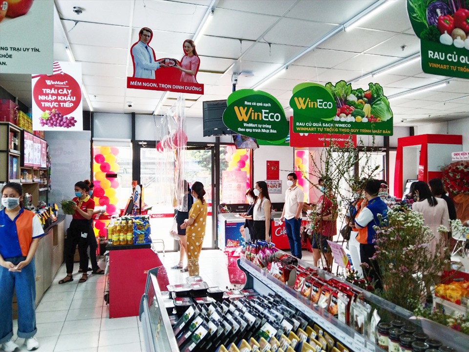 WinMart+ cung ứng hàng hóa thiết yếu, áp dụng các tiêu chuẩn phòng dịch nghiêm ngặt..