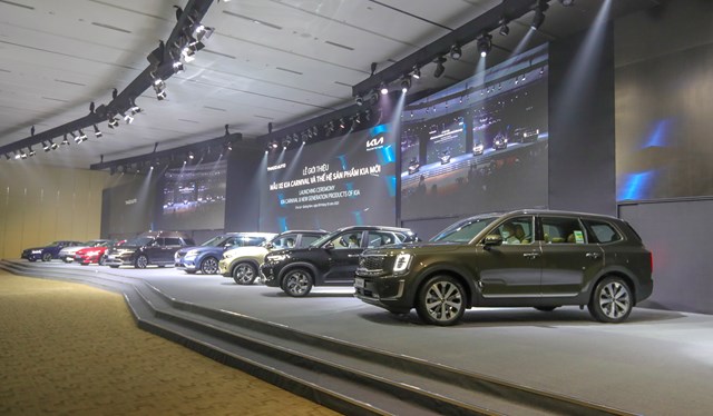mau-xe-kia-carnival-2022-ra-mat-c243-th234m-phi234n-ban-39ho224ng-gia39_2.jpg
