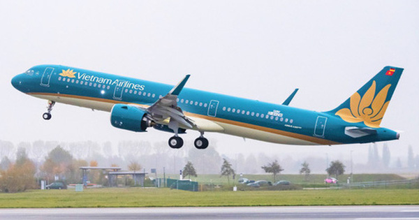 Máy bay Vietnam Airlines phải dừng cất cánh khẩn cấp vì khách nam bất ngờ bật lửa đốt khăn giấy trên máy bay