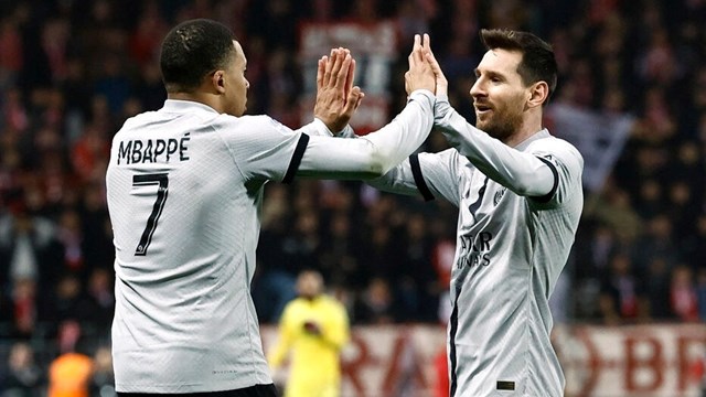 Mbappe ghi bàn thắng ở phút 90 giúp PSG đứng ngôi đầu Ligue 1
