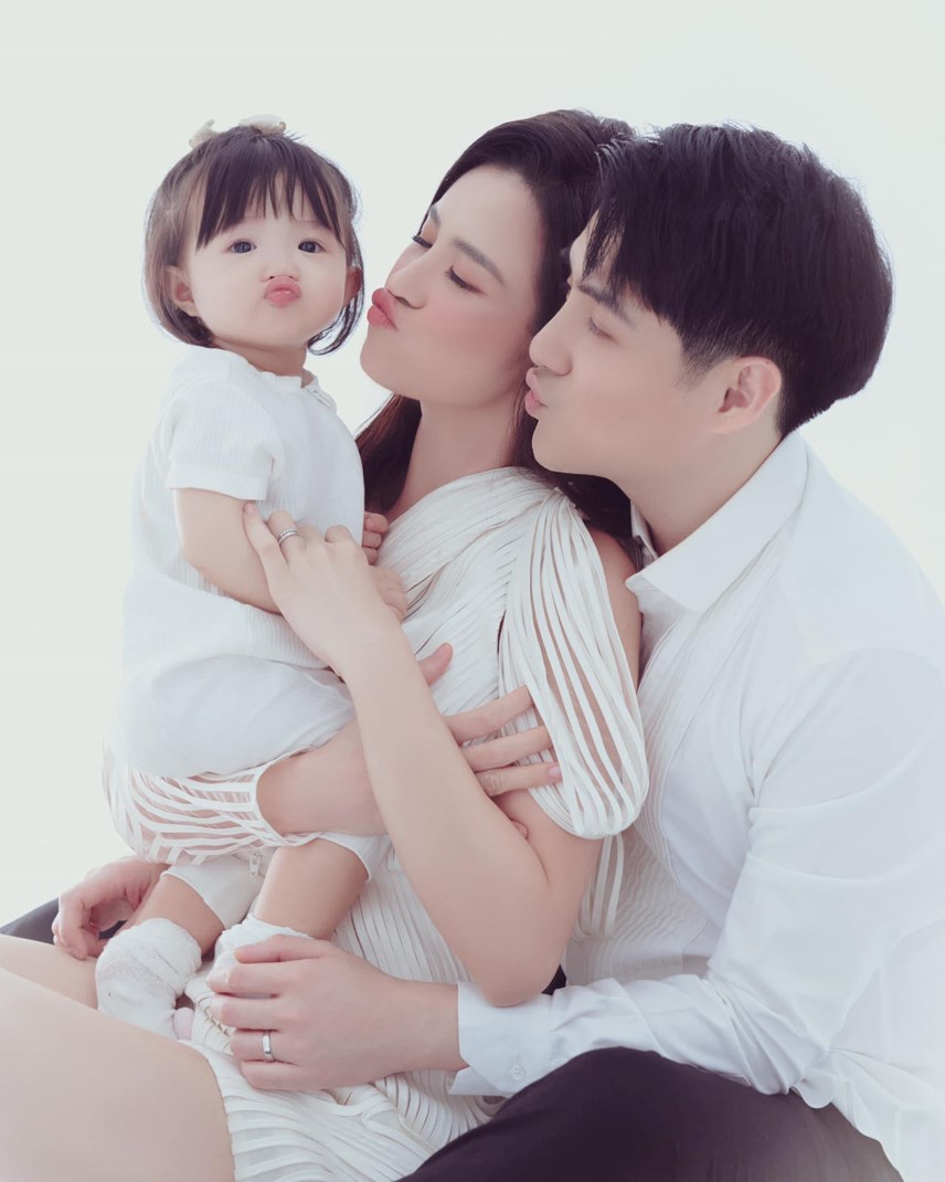 me-bim-d244ng-nhi-tung-bo-anh-moi-voi-m225i-t243c-ngan-c225-t237nh_5.jpg