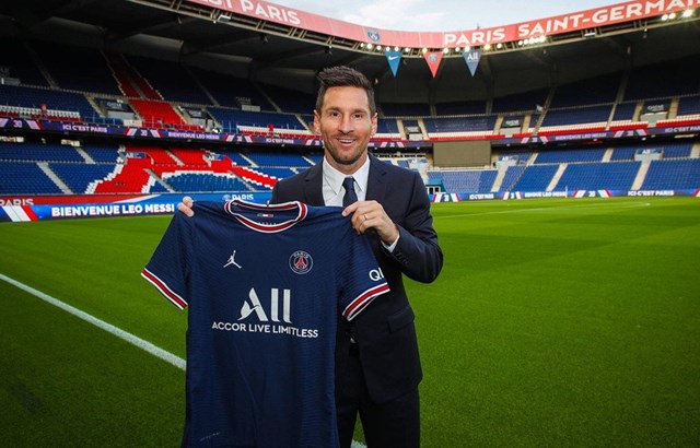 messi-bi-fan-cuong-chui-boi-truoc-them-tran-dau-ra-mat-cho-psg_2.jpg messi-bi-fan-cuong-chui-boi-truoc-them-tran-dau-ra-mat-cho-psg_2.jpg
